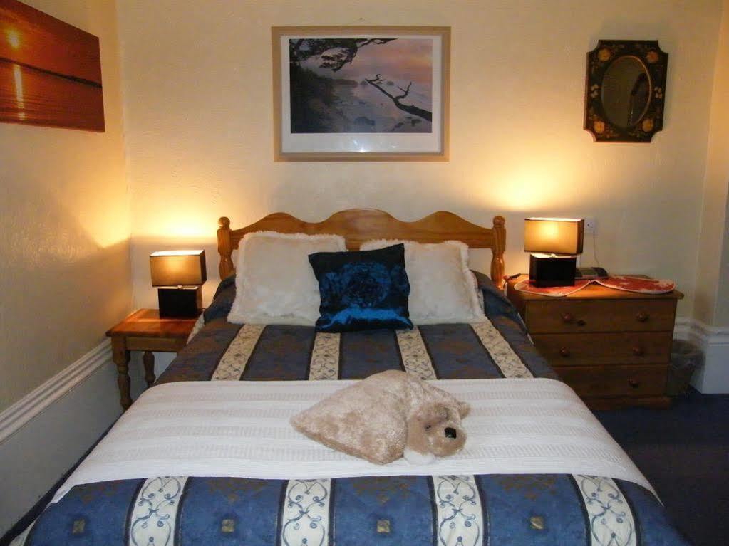 The Mitre Inn Witheridge Bagian luar foto